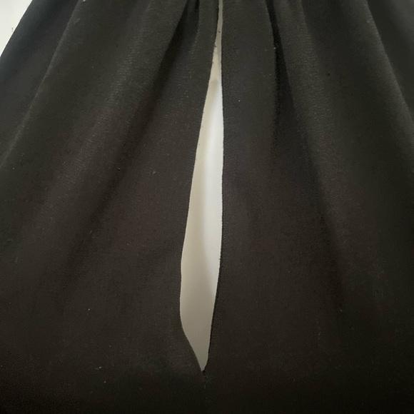 Express Keyhole Crop Top - Picture 5 of 8